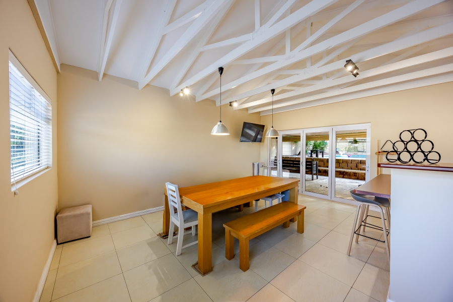 4 Bedroom Property for Sale in Flamingo Vlei Western Cape